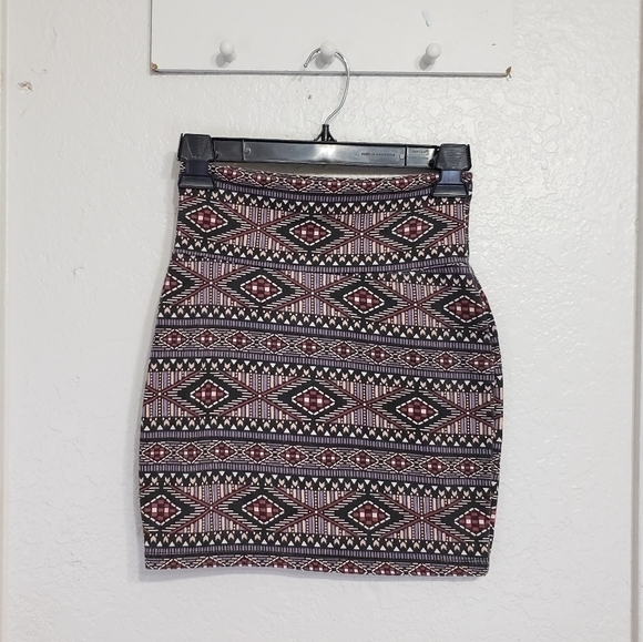 "CHARLOTTE Russe" Pencil Mini Skirt Size Small - Picture 1 of 2